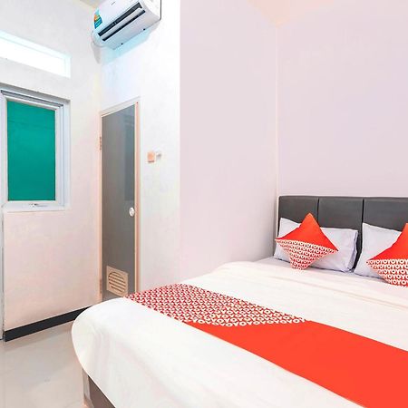 Super Oyo 2223 J&B Room Utan Kayu Jakarta Exterior foto